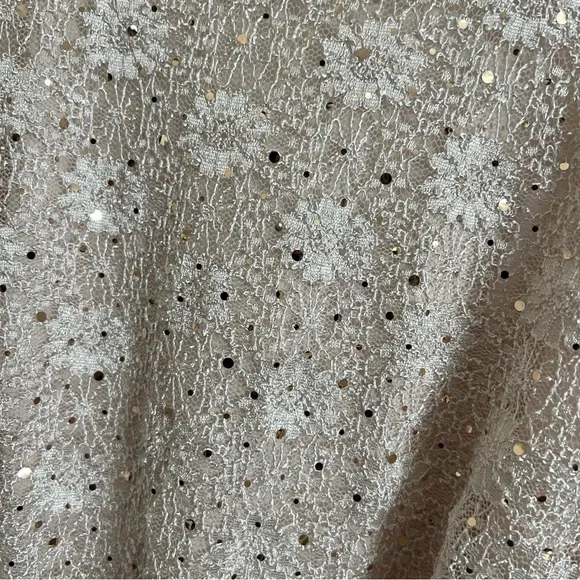 Cream dressy blouse belted sequins lace flowing sleeves. - Picture 4 of 8